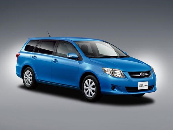 Toyota Corolla Fielder 2010 года.