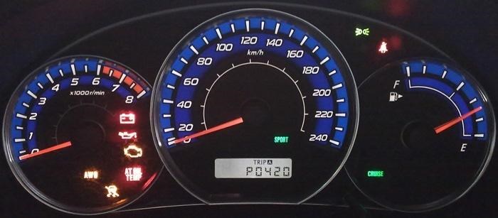 Загоревшаяся на приборной панели лампочка Check Engine (помечается оранжевым цветом) говорит о появлении неисправностей в автомобиле Mitsubishi