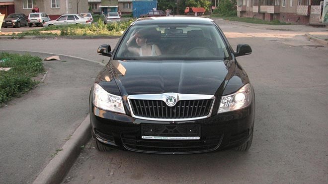 Горят фары на чешском автомобиле