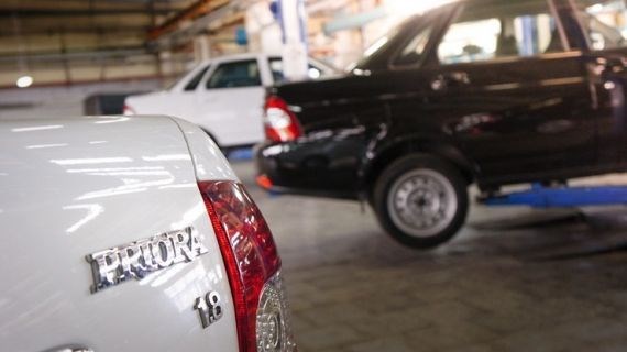 Почему одновременно троит двигатель и загорается чек: основные причины