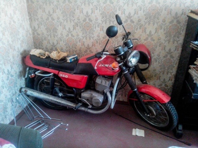 Новенькая Jawa 350/638, которая простояла в квартире 30 лет (14 фото)