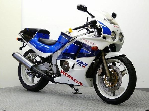 CBR 250 RJ MC19 Japanese Market 88 3.jpg